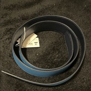 NWT Stylish Blue  and Black Reversible Leather Women's Belt no Buckle